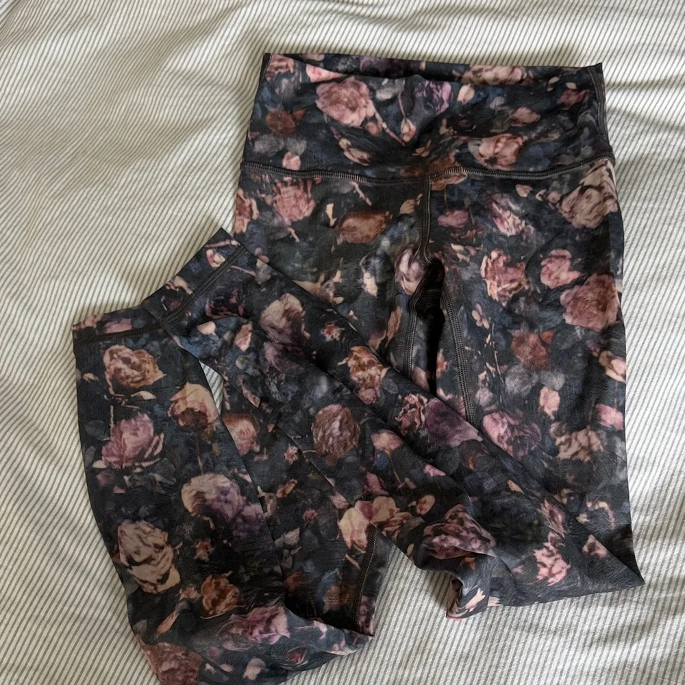 lululemon athletica Floral Print Leggings in Black and Pink - Picture 2 of 3